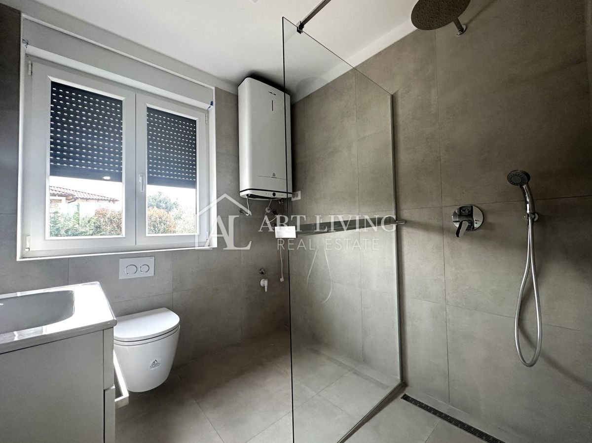 Parenzo, dintorni - appartamento su due piani con tre camere da letto, 86,40 m2, DI NUOVA COSTRUZIONE