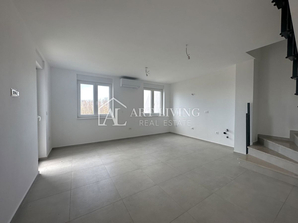 Parenzo, dintorni - appartamento su due piani con tre camere da letto, 86,40 m2, DI NUOVA COSTRUZIONE