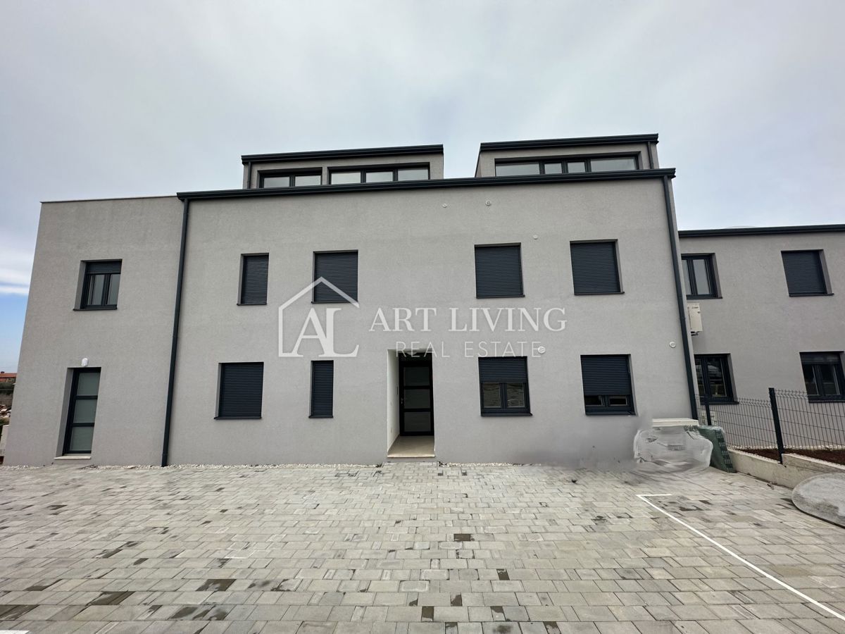 Parenzo, dintorni - appartamento su due piani con tre camere da letto, 86,40 m2, DI NUOVA COSTRUZIONE