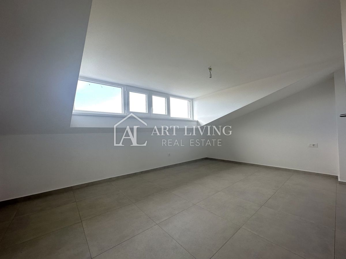 Parenzo, dintorni - appartamento su due piani con tre camere da letto, 86,40 m2, DI NUOVA COSTRUZIONE