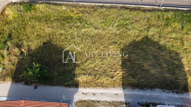 Cittanova - dintorni, attraente terreno edificabile a 1,5 km dalla città e dal mare.