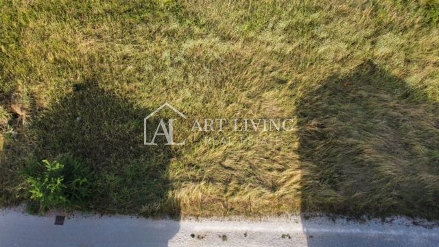 Cittanova - dintorni, attraente terreno edificabile a 1,5 km dalla città e dal mare.