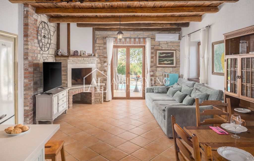 Dignano-dintorni, Villa in pietra con piscina nel cuore dell'Istria