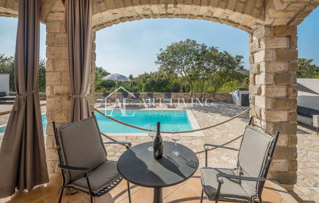 Dignano-dintorni, Villa in pietra con piscina nel cuore dell'Istria