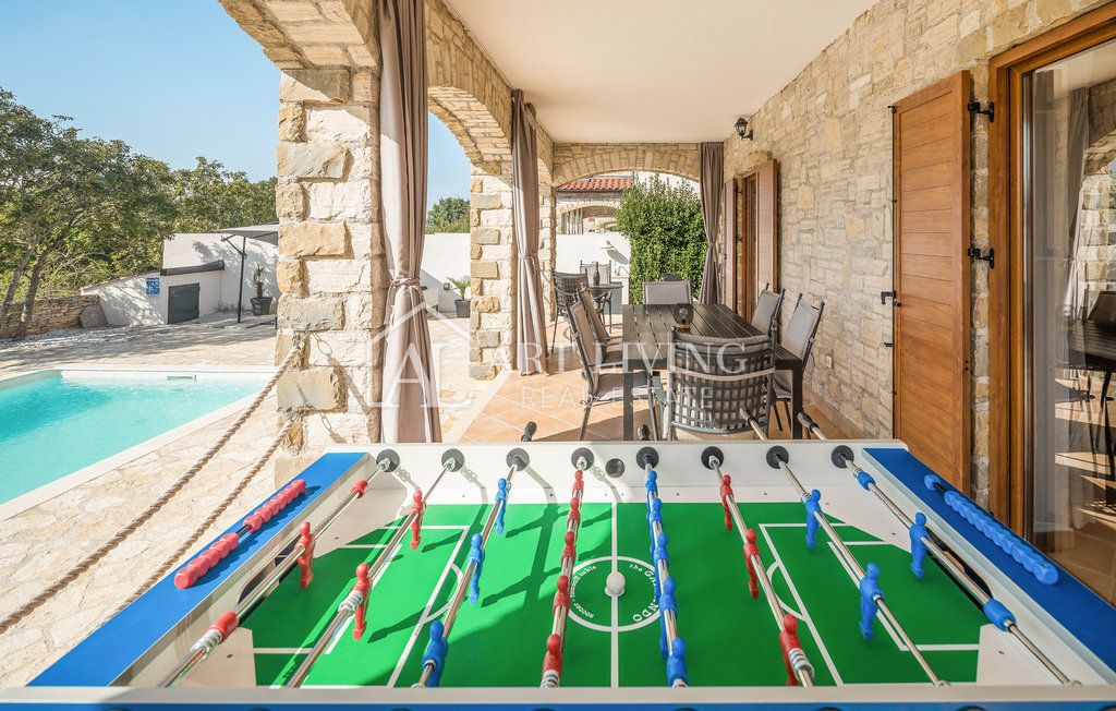 Dignano-dintorni, Villa in pietra con piscina nel cuore dell'Istria