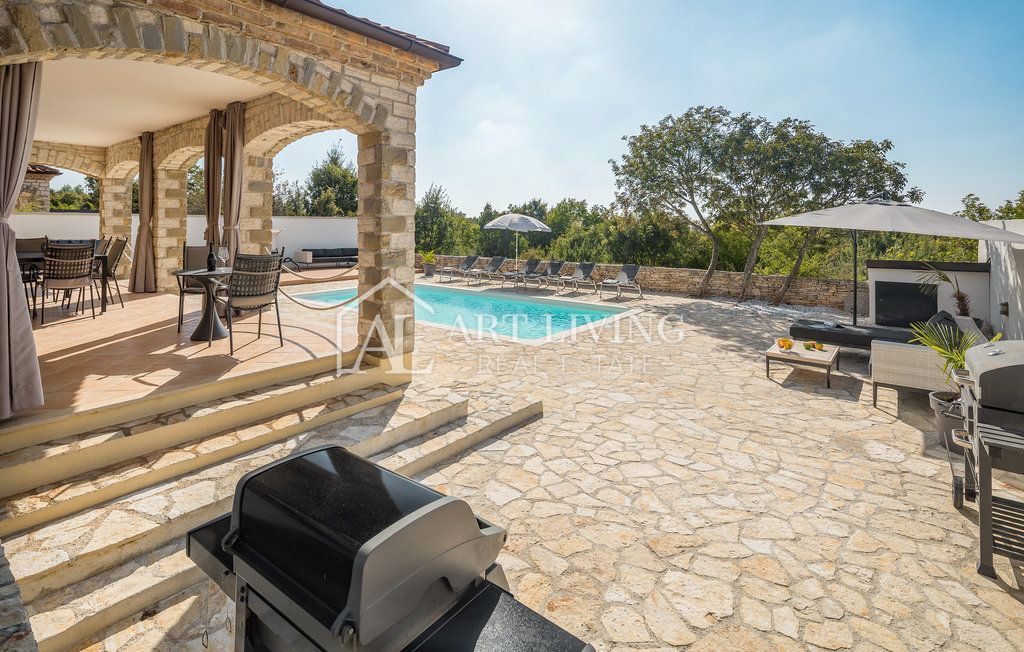 Dignano-dintorni, Villa in pietra con piscina nel cuore dell'Istria