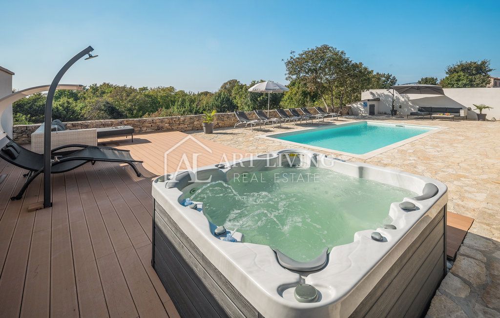 Dignano-dintorni, Villa in pietra con piscina nel cuore dell'Istria