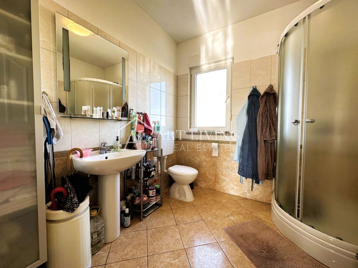 Istria, Umago, dintorni - moderno appartamento con due camere da letto in una posizione tranquilla e bella