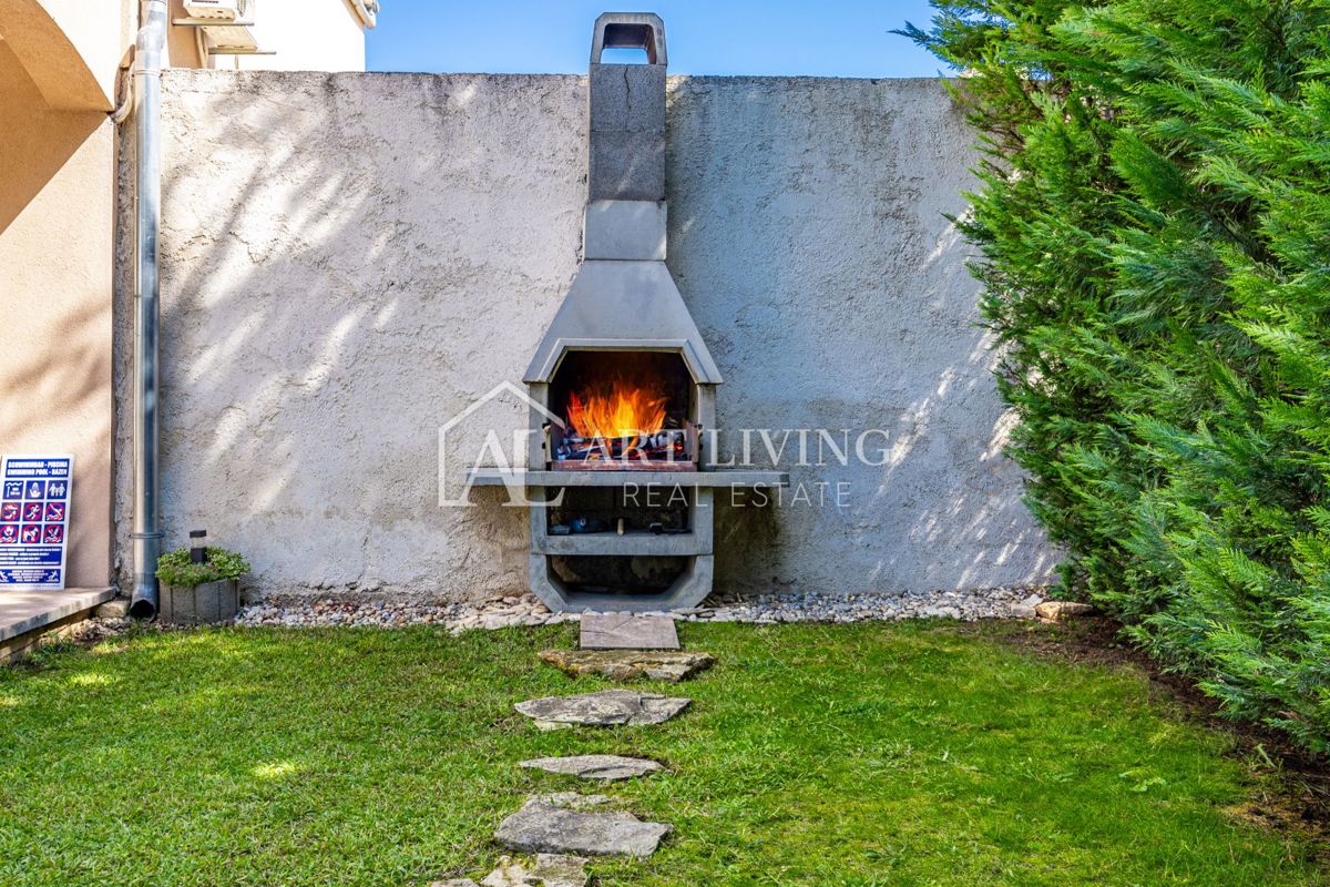 Istria, Sanvincenti, dintorni - una casa spaziosa con piscina in una posizione tranquilla e bella