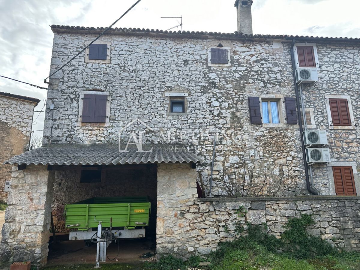 Istria, Brtonigla, dintorni - autentica casa in pietra istriana da ristrutturare