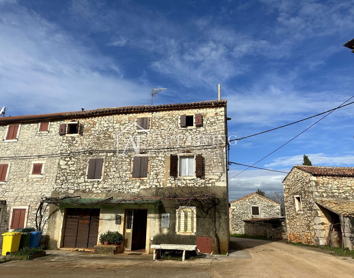 Istria, Brtonigla, dintorni - autentica casa in pietra istriana da ristrutturare