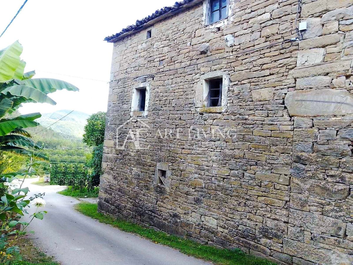 Buzet, dintorni – casa in pietra autentica da ristrutturare – OCCASIONE!