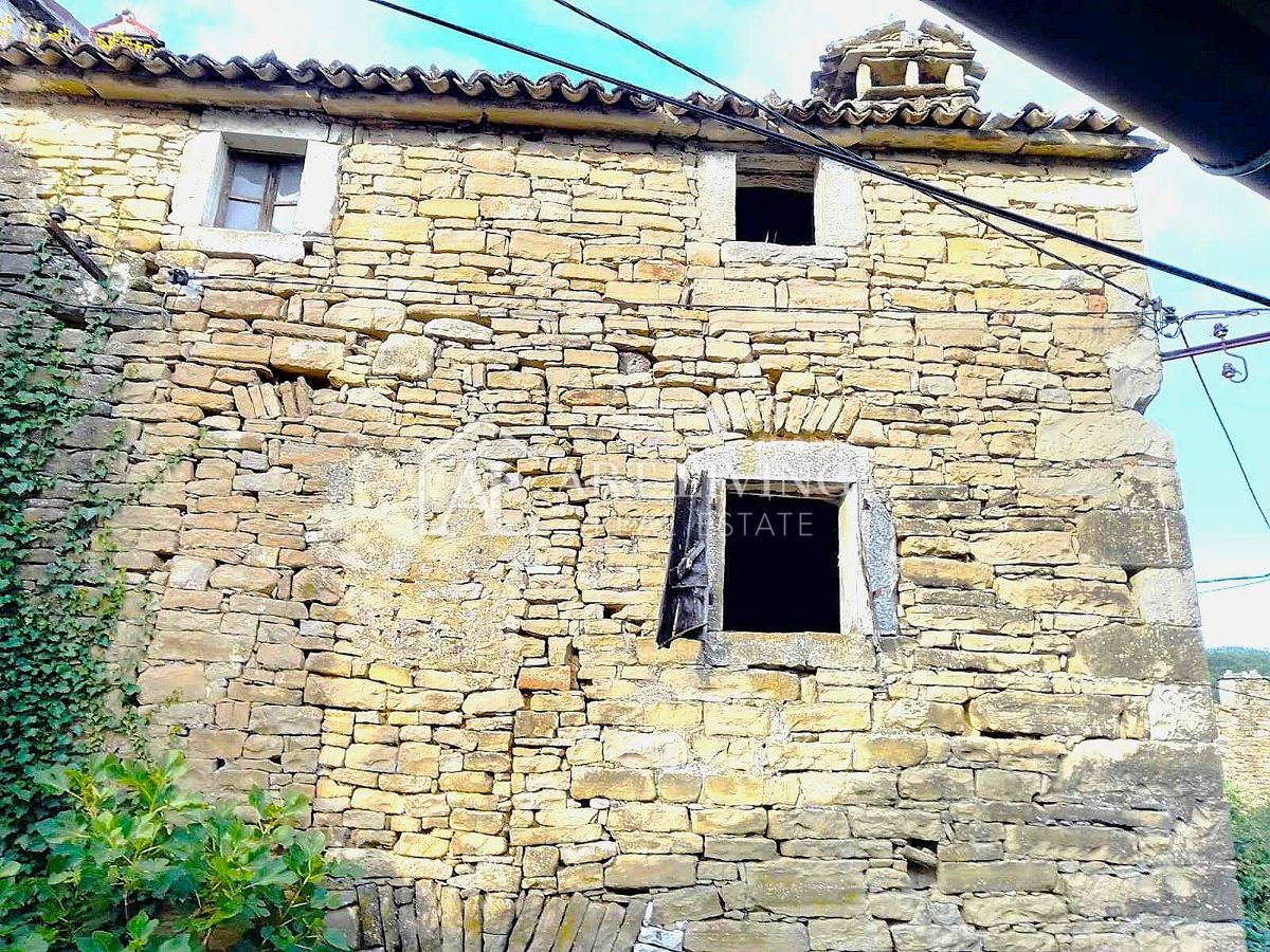 Buzet, dintorni – casa in pietra autentica da ristrutturare – OCCASIONE!