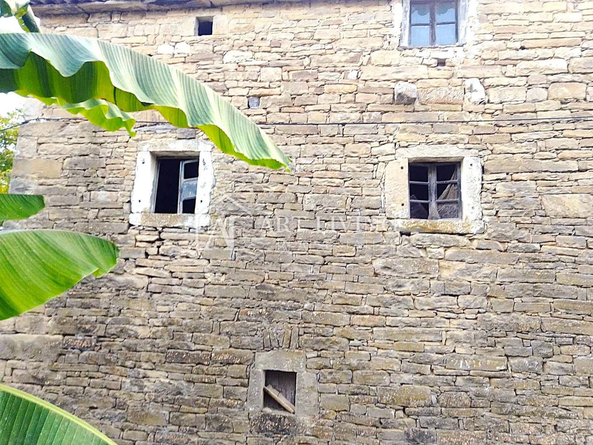 Buzet, dintorni – casa in pietra autentica da ristrutturare – OCCASIONE!
