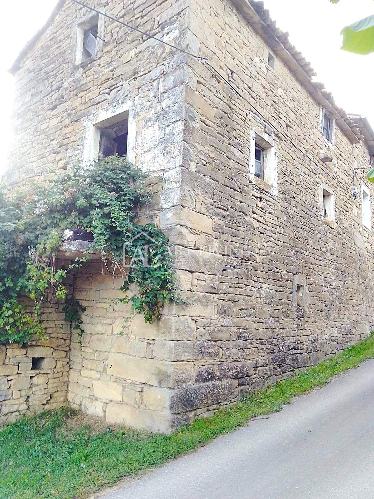Buzet, dintorni – casa in pietra autentica da ristrutturare – OCCASIONE!