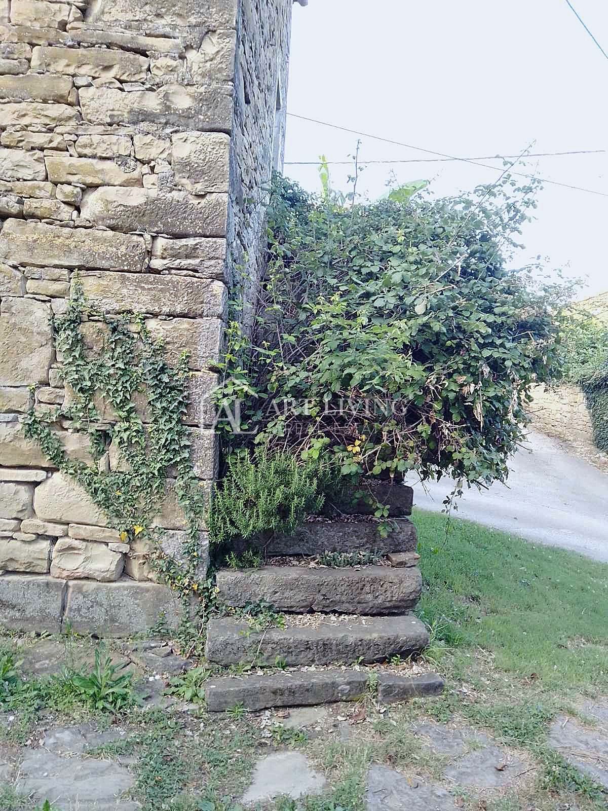 Buzet, dintorni – casa in pietra autentica da ristrutturare – OCCASIONE!