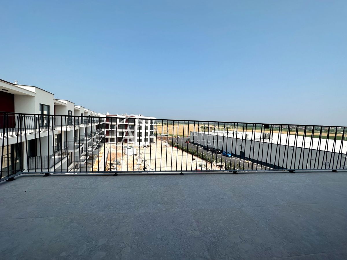 Istria, Umago - moderno appartamento con due camere da letto al 3° piano - OCCASIONE