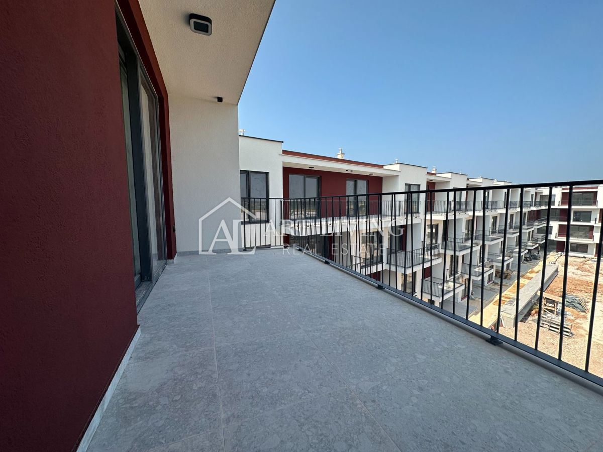 Istria, Umago - moderno appartamento con due camere da letto al 3° piano - OCCASIONE