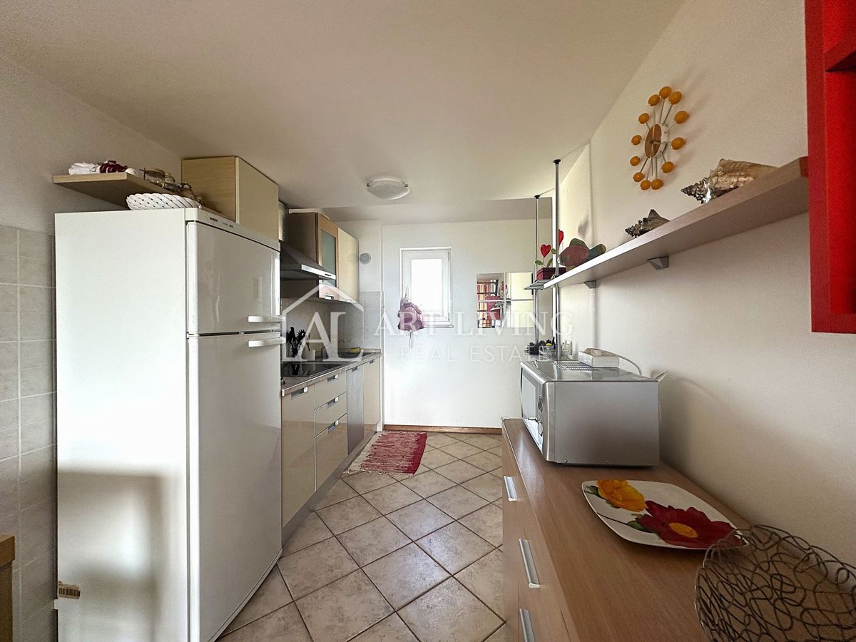 Umago, dintorni - OCCASIONE UNICA, appartamento con due camere da letto con splendida vista mare