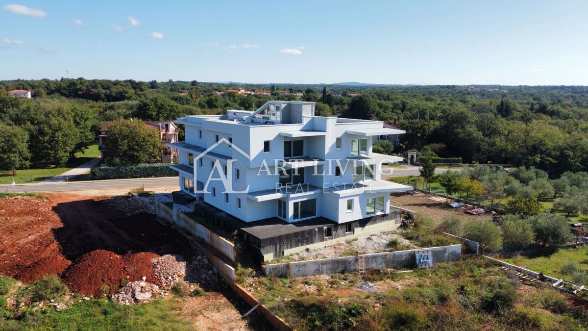 Umago, dintorni – 2 camere da letto + soggiorno, piscina in comune, a 400 m dal mare, OCCASIONE!