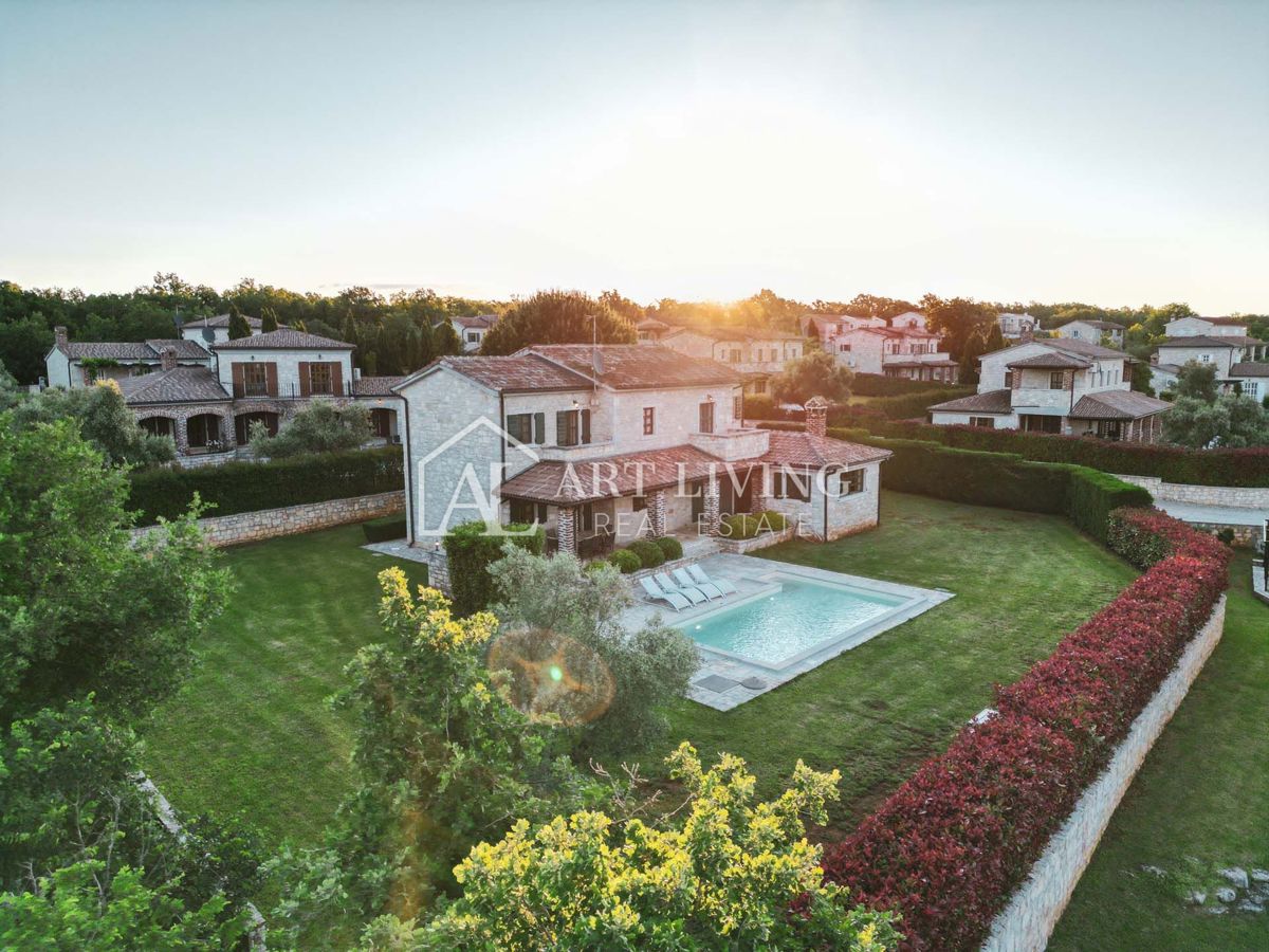 Parenzo, dintorni - lussuosa villa rustica con piscina