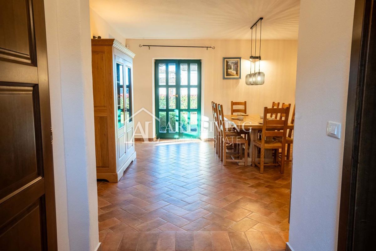 Parenzo, dintorni - lussuosa villa rustica con piscina