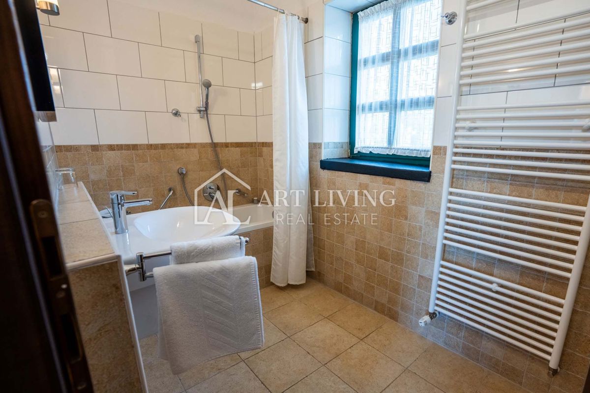 Parenzo, dintorni - lussuosa villa rustica con piscina