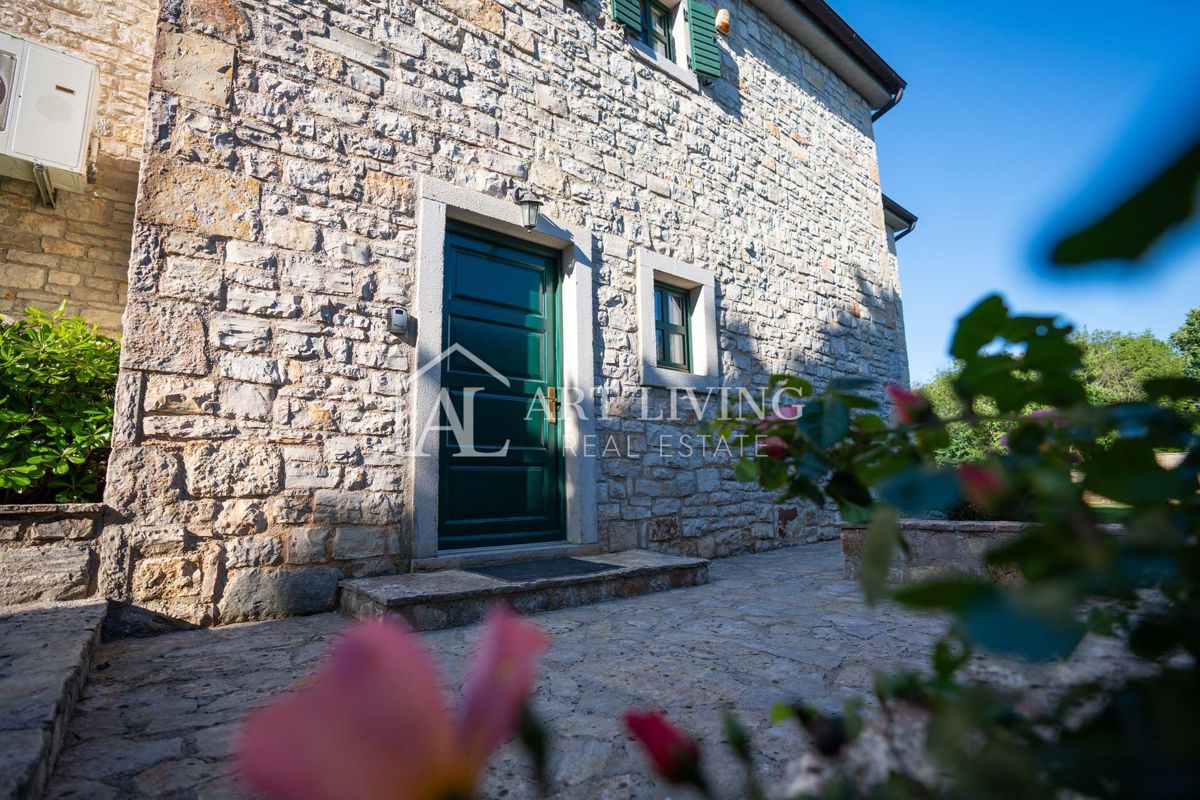 Parenzo, dintorni - lussuosa villa rustica con piscina