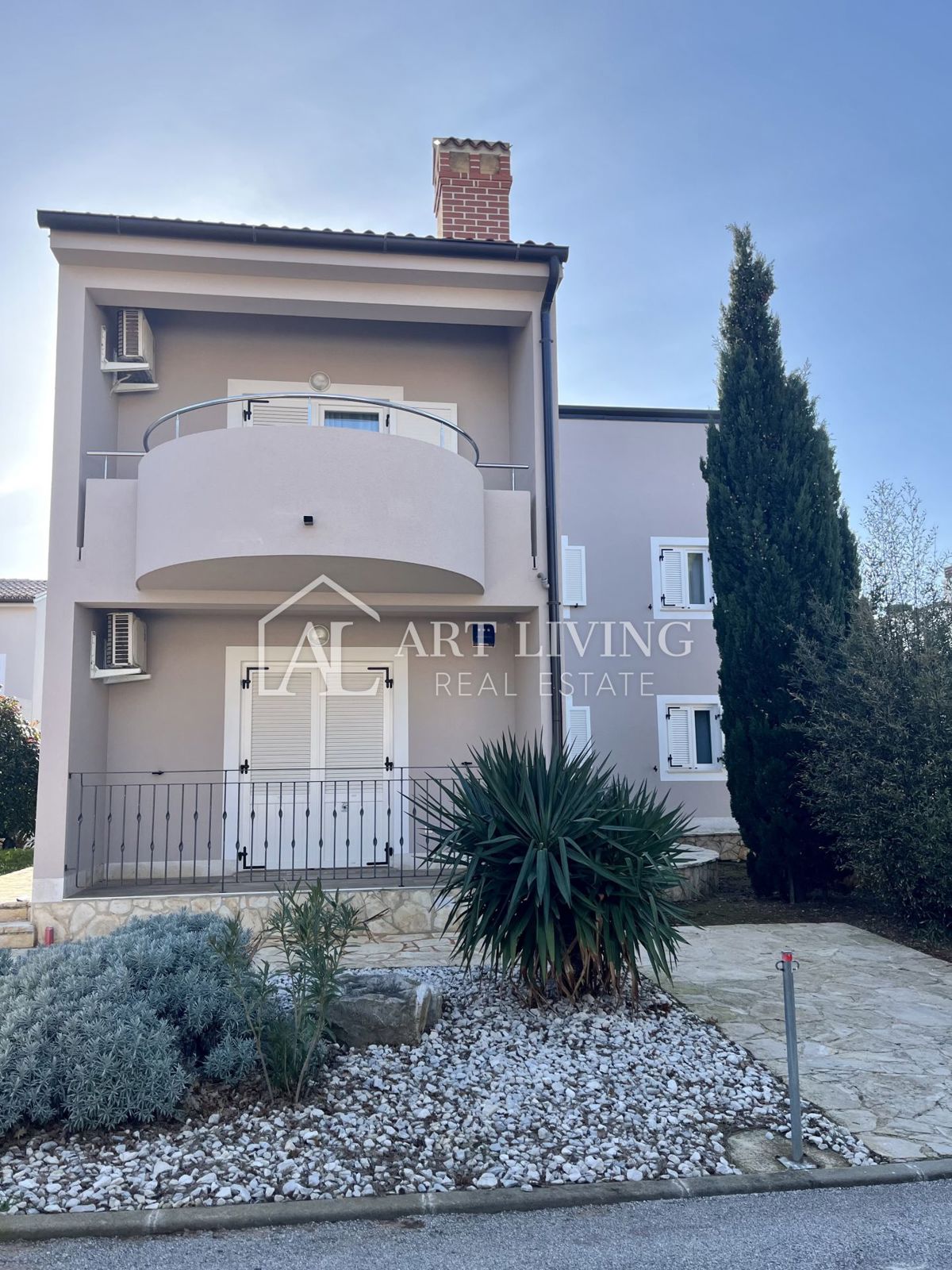 ISTRIA, POLA, dintorni - moderna casa indipendente a soli 150 m dal mare