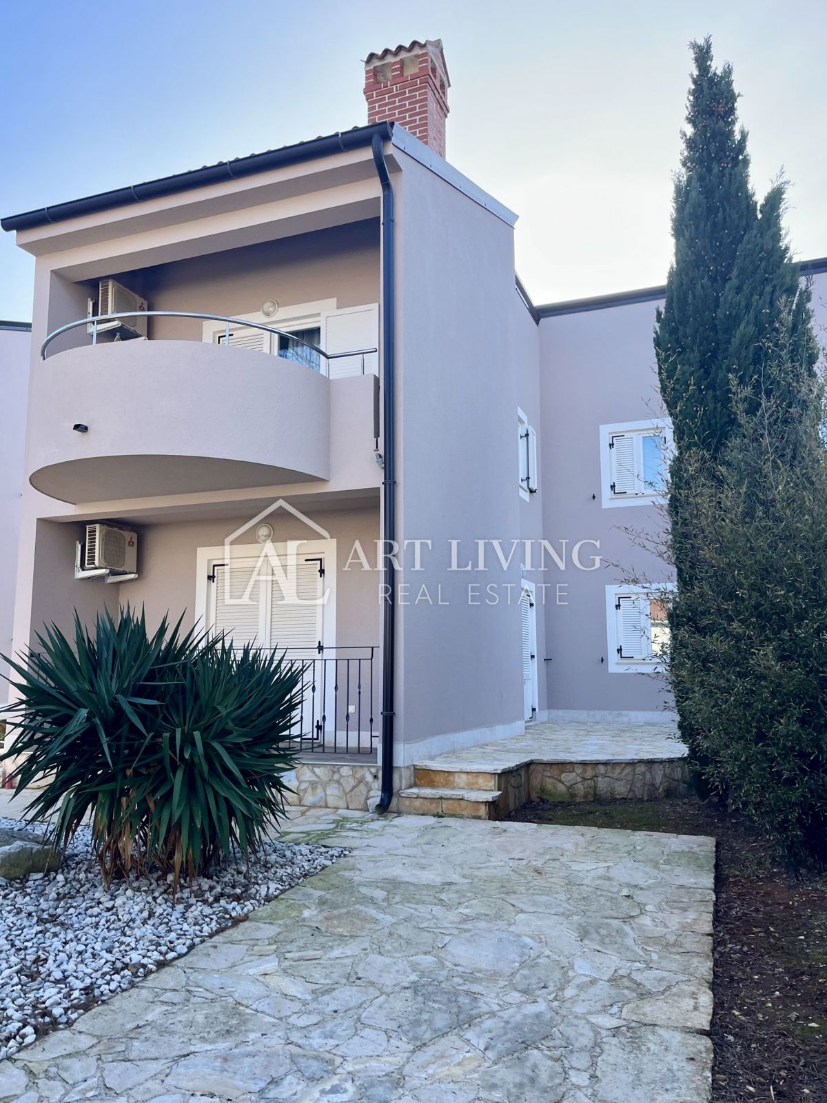 ISTRIA, POLA, dintorni - moderna casa indipendente a soli 150 m dal mare