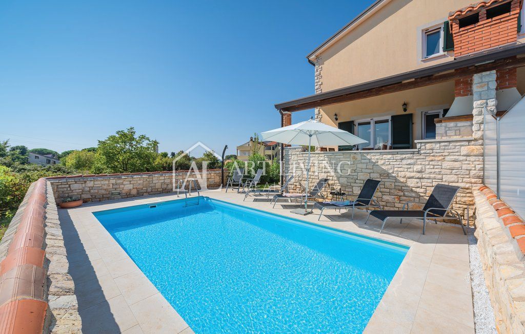 Umago - dintorni, villa bifamiliare in posizione TOP a 300 m dal mare