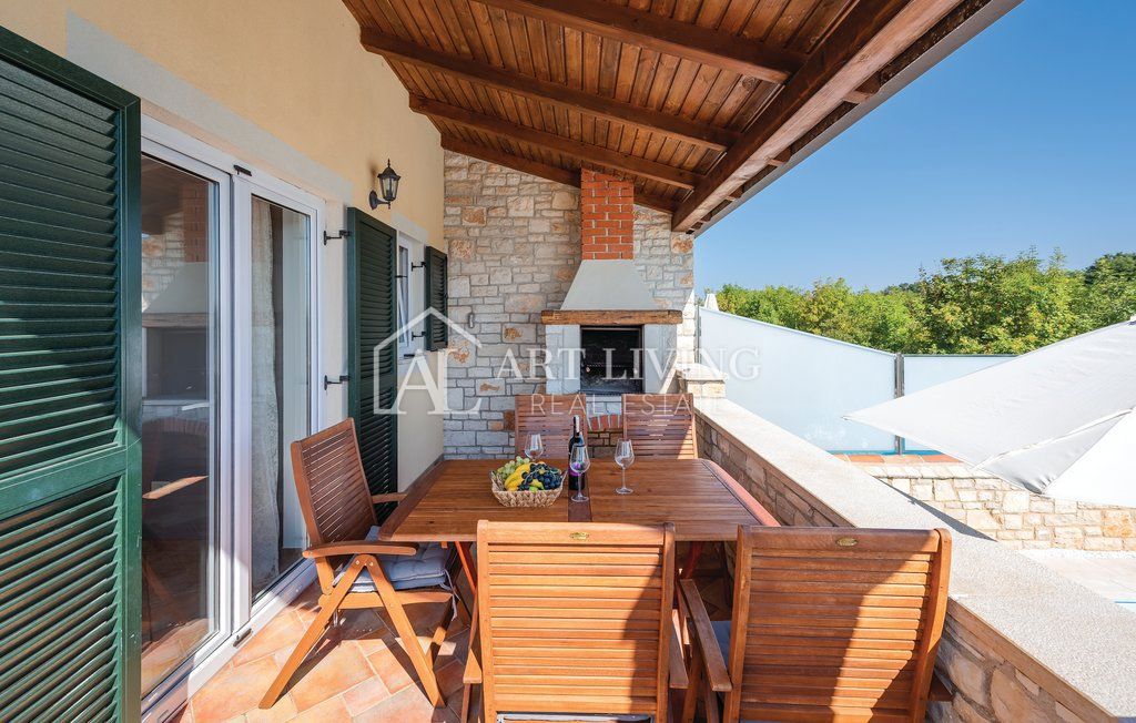 Umago - dintorni, villa bifamiliare in posizione TOP a 300 m dal mare