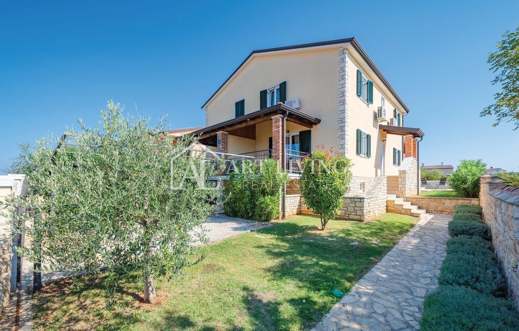 Umago - dintorni, villa bifamiliare in posizione TOP a 300 m dal mare