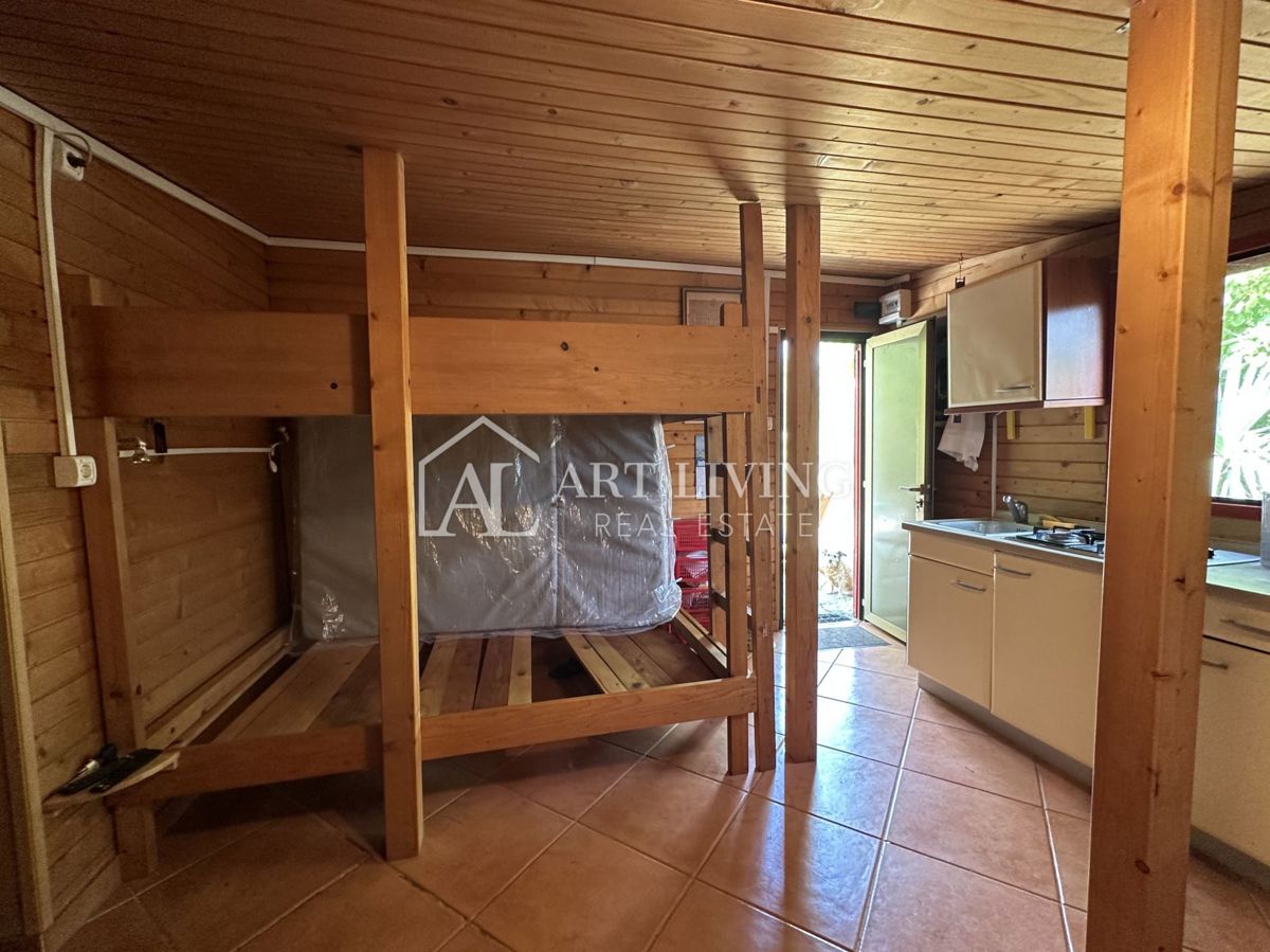 Umago dintorni – Casa da ristrutturare con ampio terreno di 2000 m²