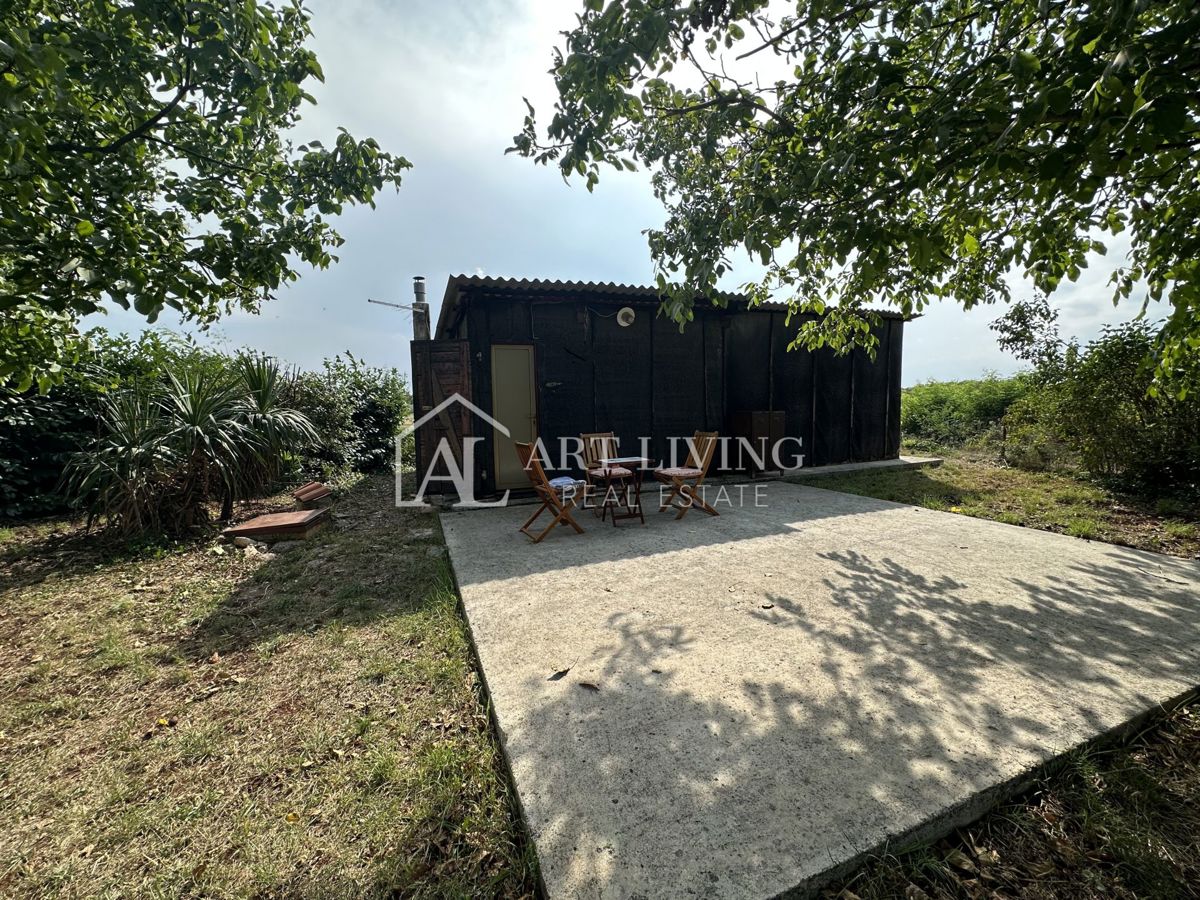 Umago dintorni – Casa da ristrutturare con ampio terreno di 2000 m²