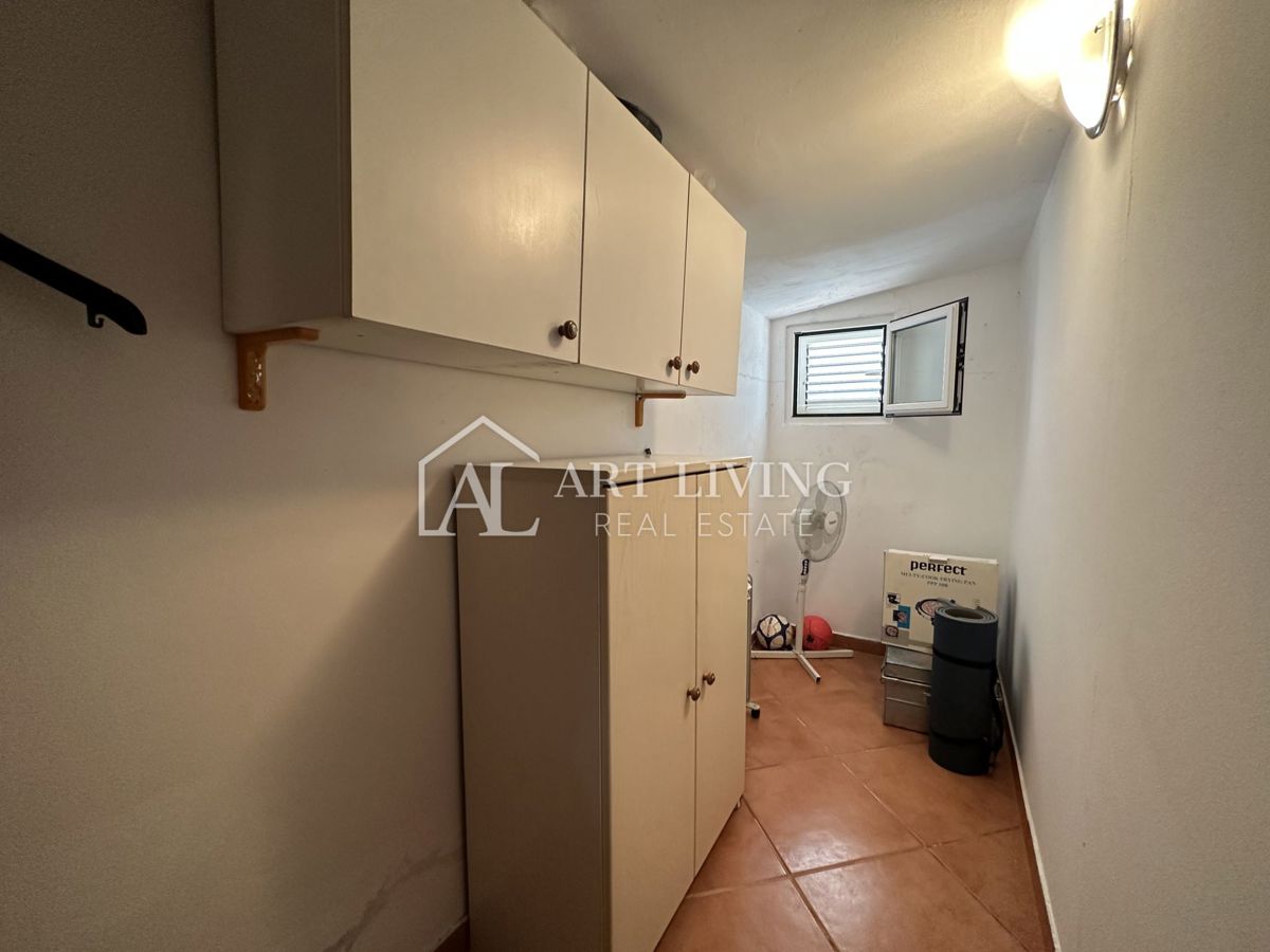 Umago dintorni – Casa da ristrutturare con ampio terreno di 2000 m²