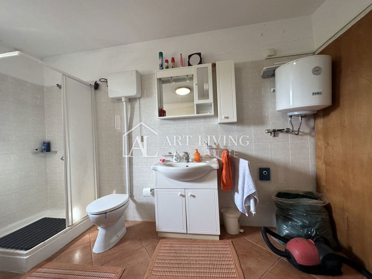 Umago dintorni – Casa da ristrutturare con ampio terreno di 2000 m²