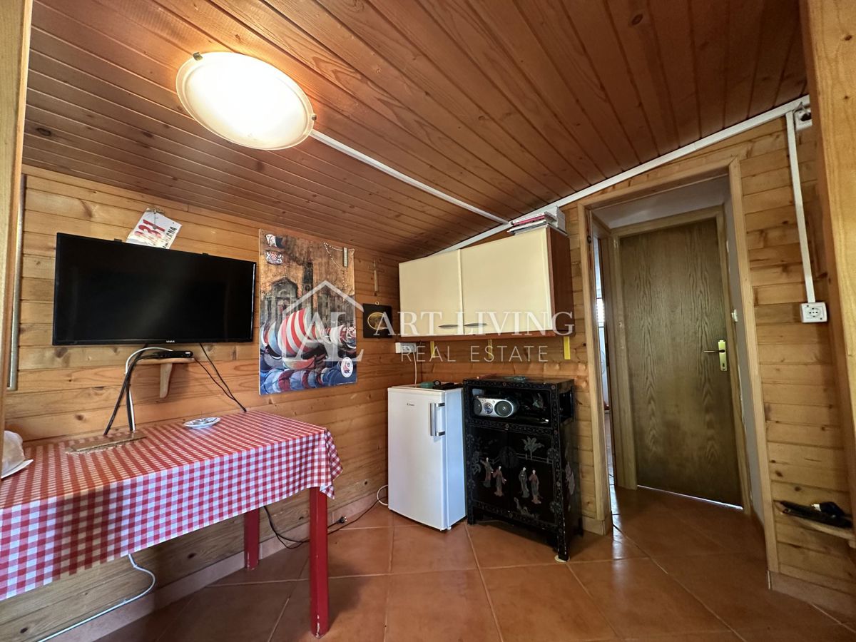 Umago dintorni – Casa da ristrutturare con ampio terreno di 2000 m²