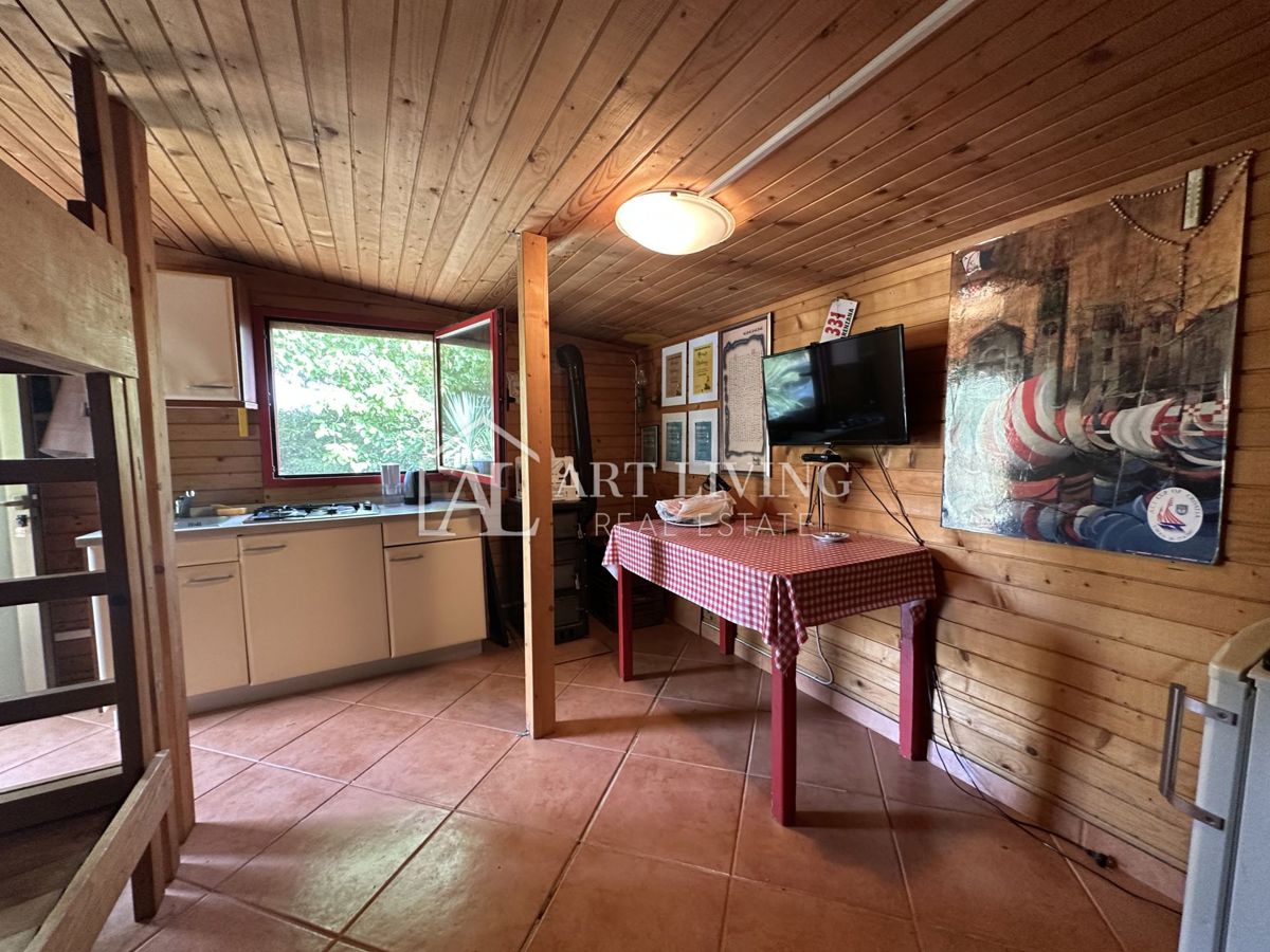 Umago dintorni – Casa da ristrutturare con ampio terreno di 2000 m²