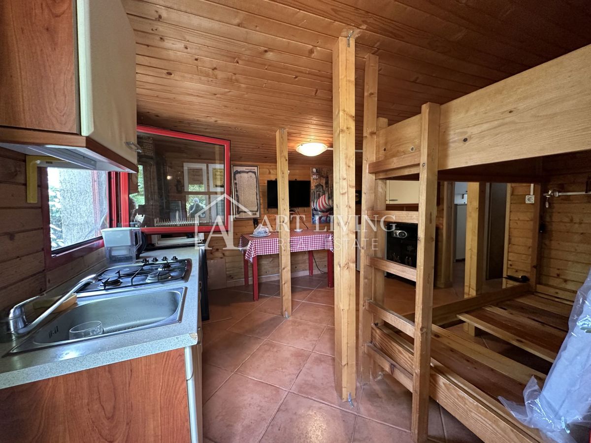 Umago dintorni – Casa da ristrutturare con ampio terreno di 2000 m²