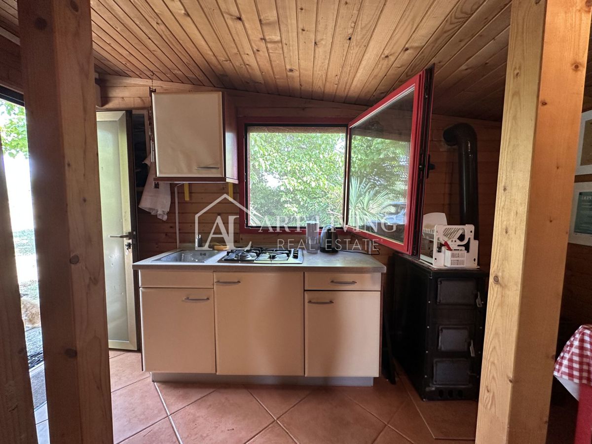 Umago dintorni – Casa da ristrutturare con ampio terreno di 2000 m²