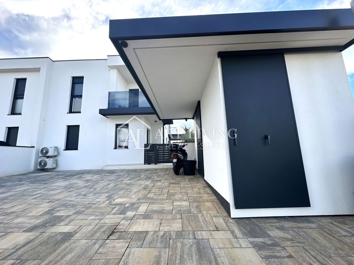 UMAGO – MODERNA CASA BIFAMILIARE CON PISCINA, 123 m² + 104 m² DI GIARDINO