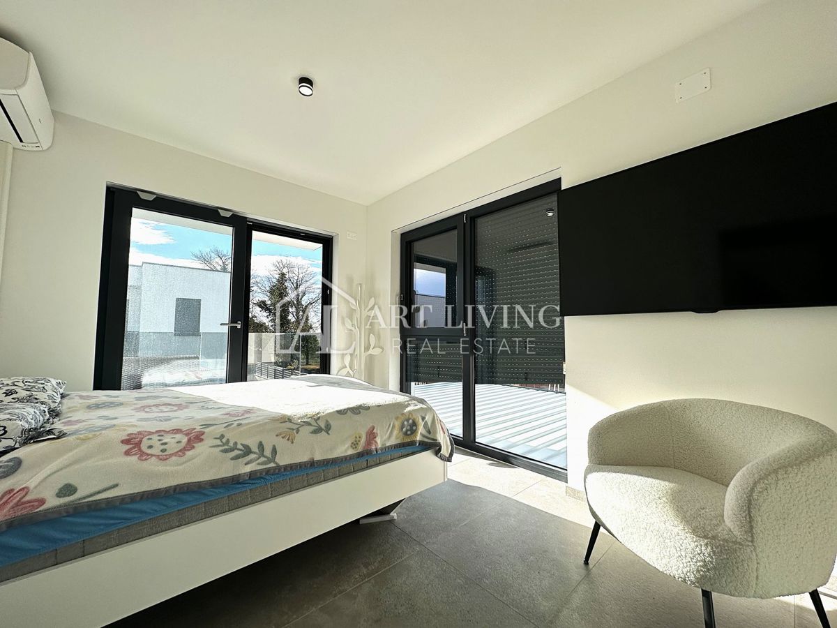 UMAGO – MODERNA CASA BIFAMILIARE CON PISCINA, 123 m² + 104 m² DI GIARDINO