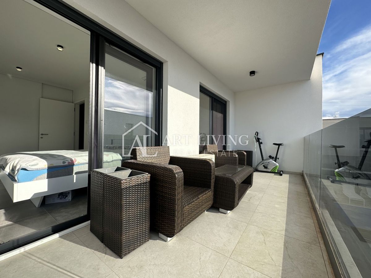 UMAGO – MODERNA CASA BIFAMILIARE CON PISCINA, 123 m² + 104 m² DI GIARDINO