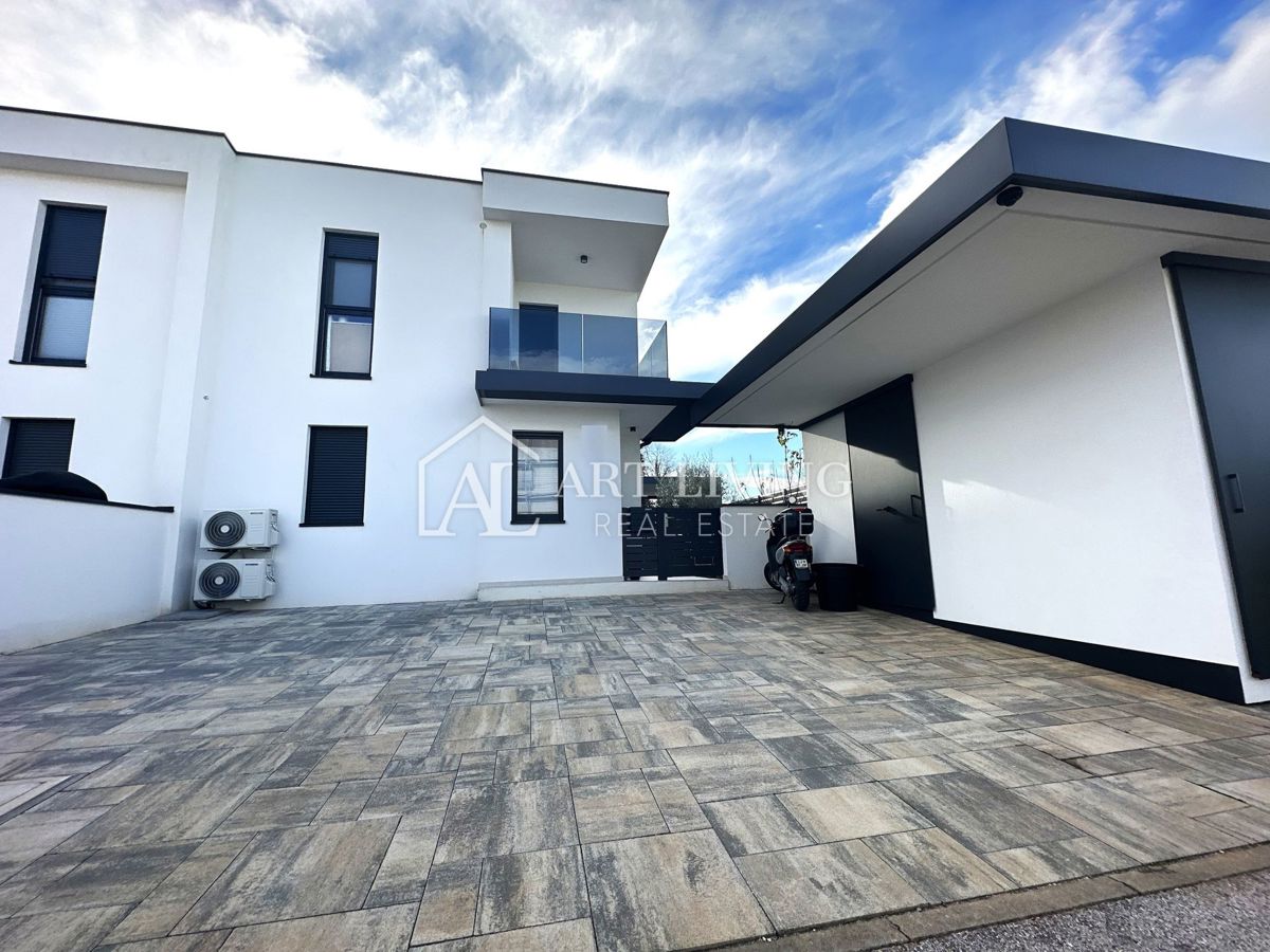 UMAGO – MODERNA CASA BIFAMILIARE CON PISCINA, 123 m² + 104 m² DI GIARDINO