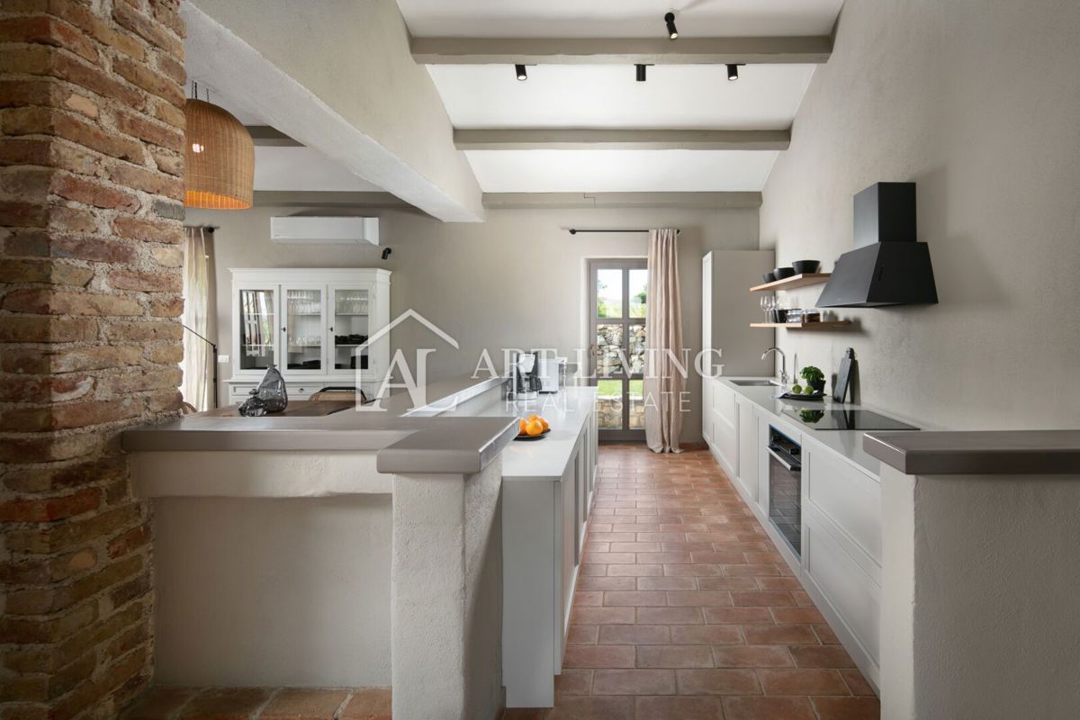 Parenzo, dintorni - lussuosa villa rustica con piscina - OCCASIONE