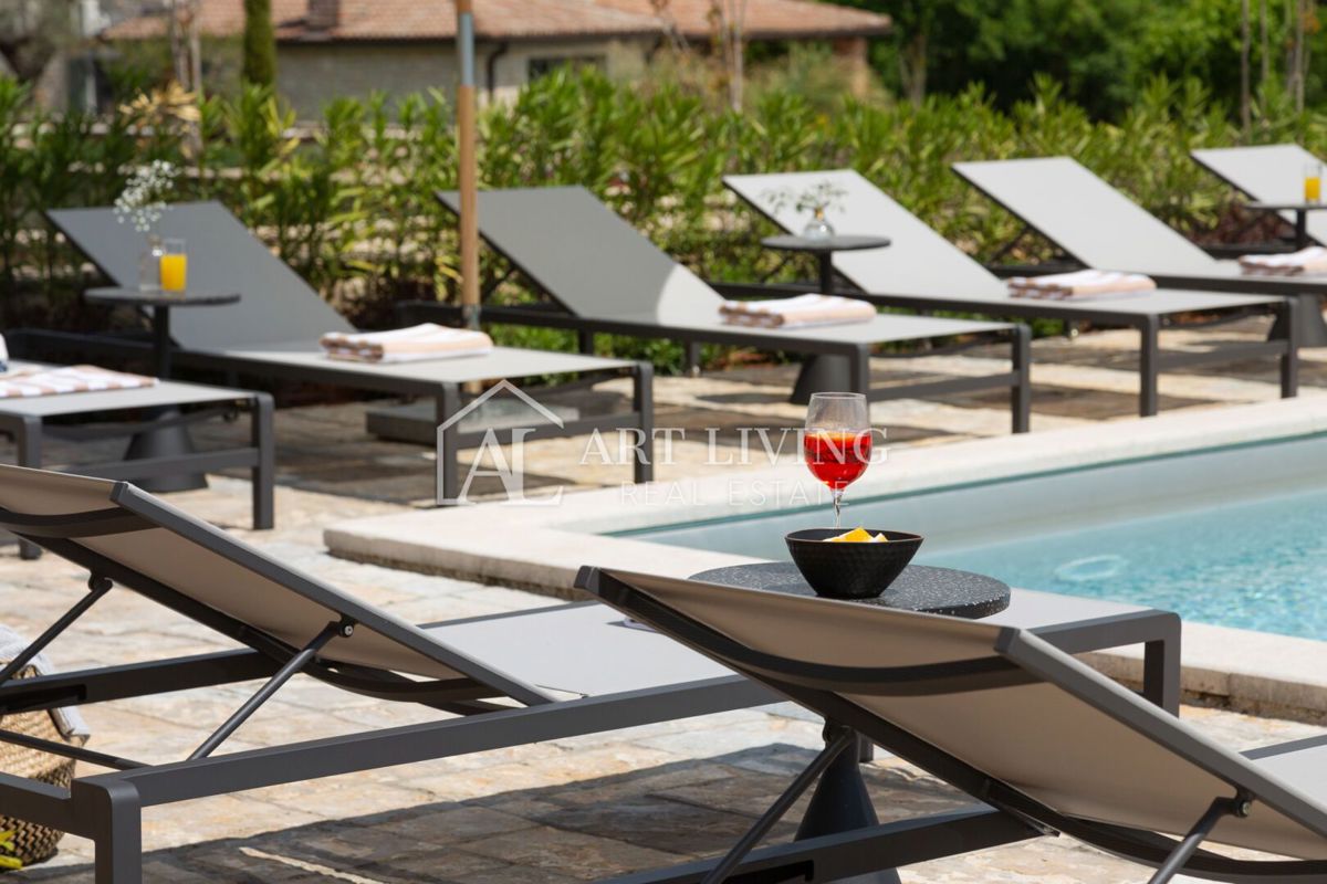 Parenzo, dintorni - lussuosa villa rustica con piscina - OCCASIONE