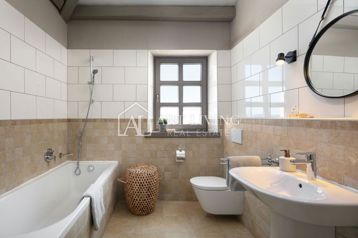 Parenzo, dintorni - lussuosa villa rustica con piscina - OCCASIONE