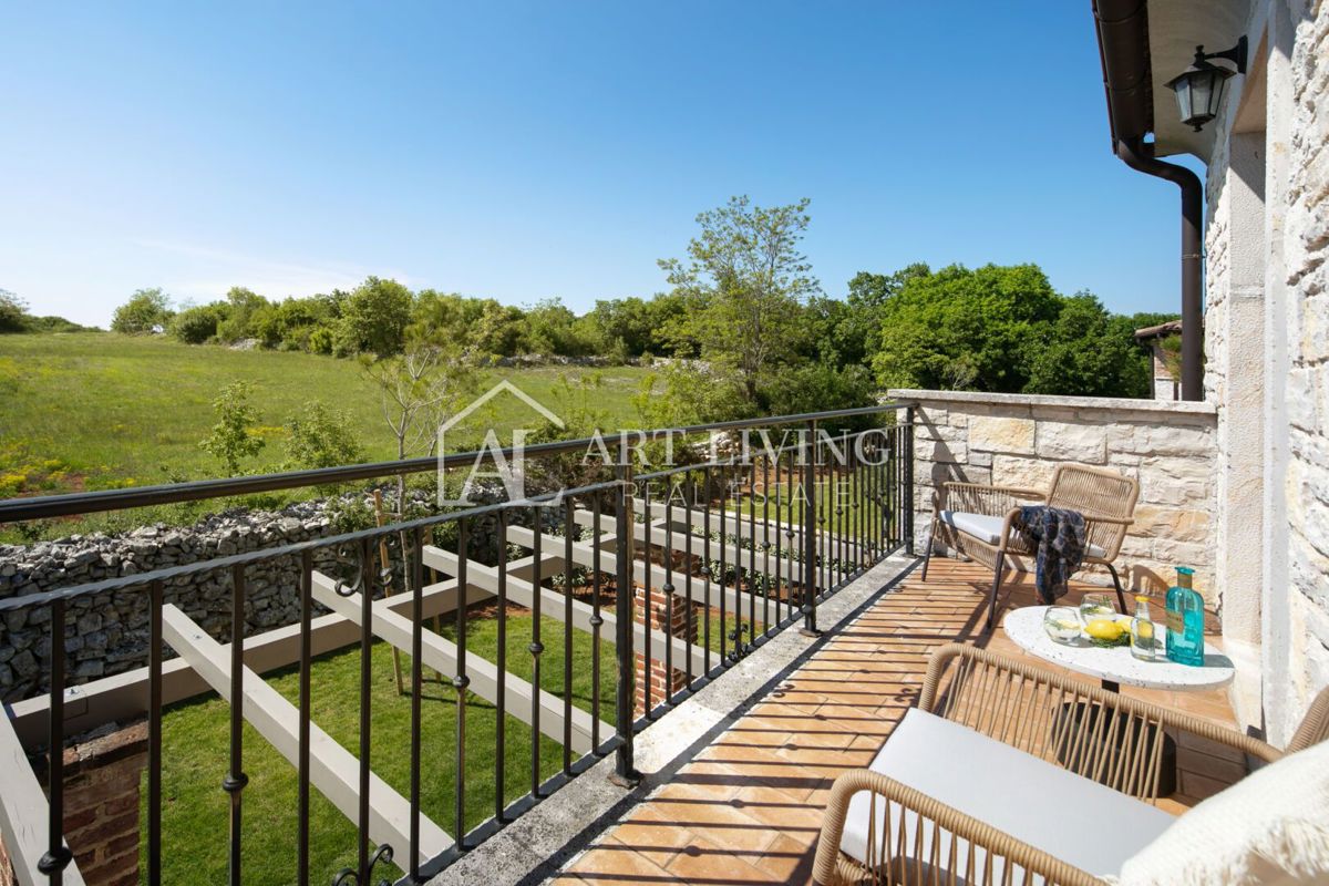 Parenzo, dintorni - lussuosa villa rustica con piscina - OCCASIONE