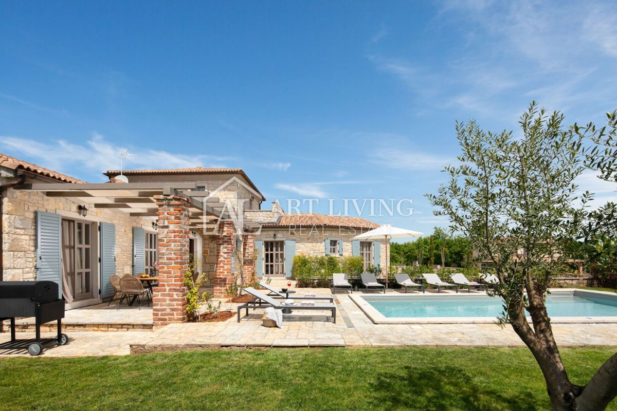 Parenzo, dintorni - lussuosa villa rustica con piscina - OCCASIONE